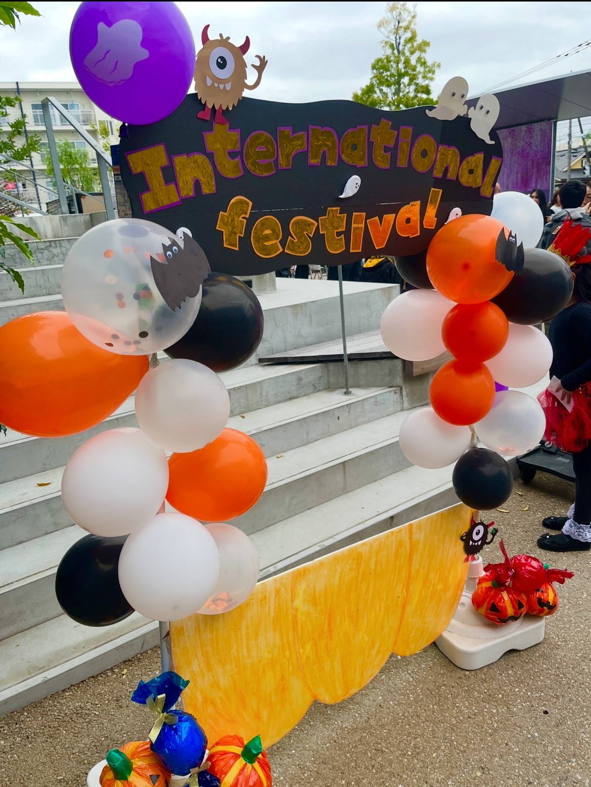 ハロウィンの装飾がされたフォトスポットの様子