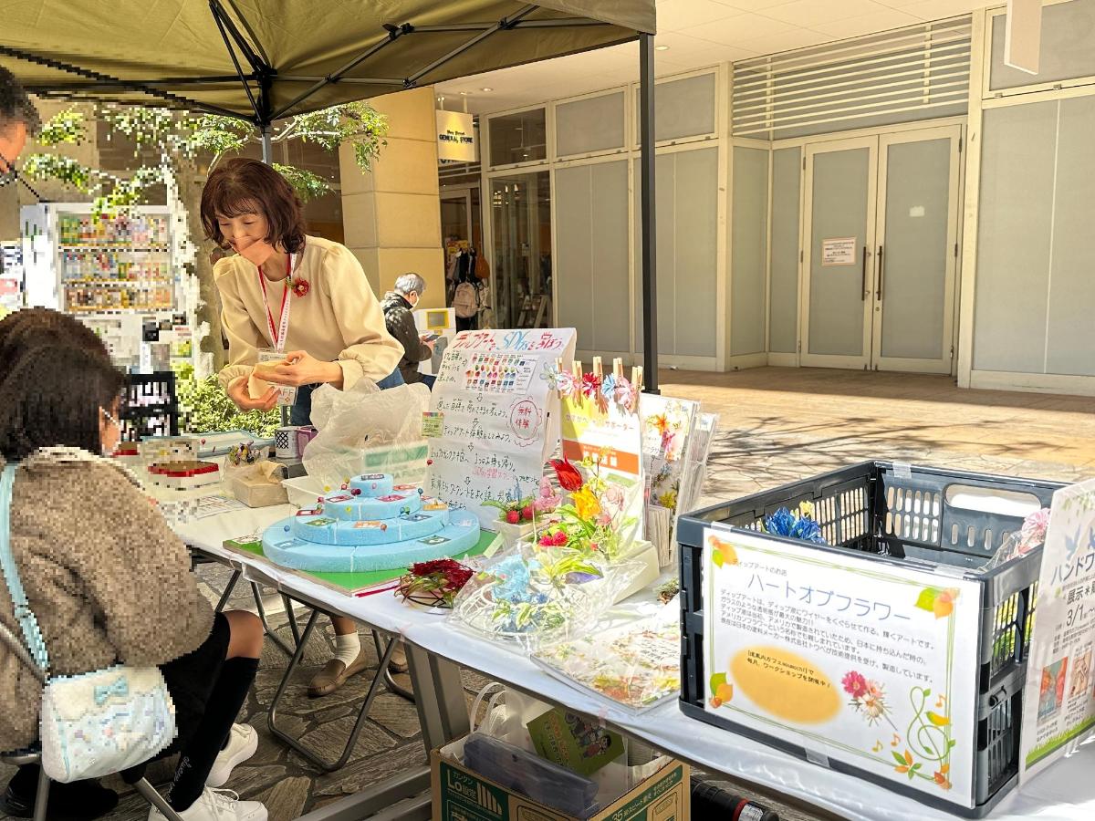 ハートオブフラワーによる「ディップアートで子どもSDGsを学ぶ」の様子