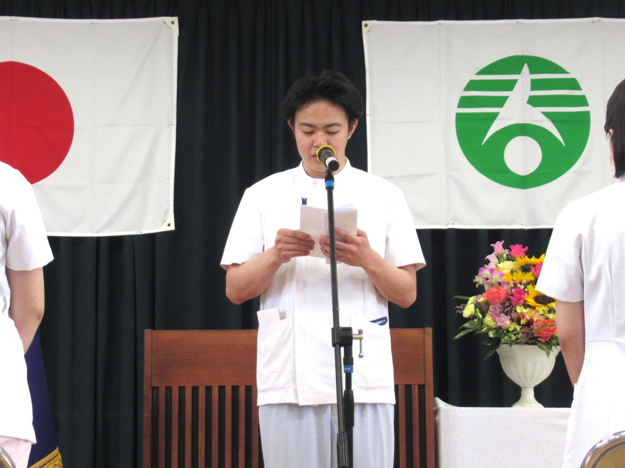 学生代表の3年生より「お祝いの言葉」