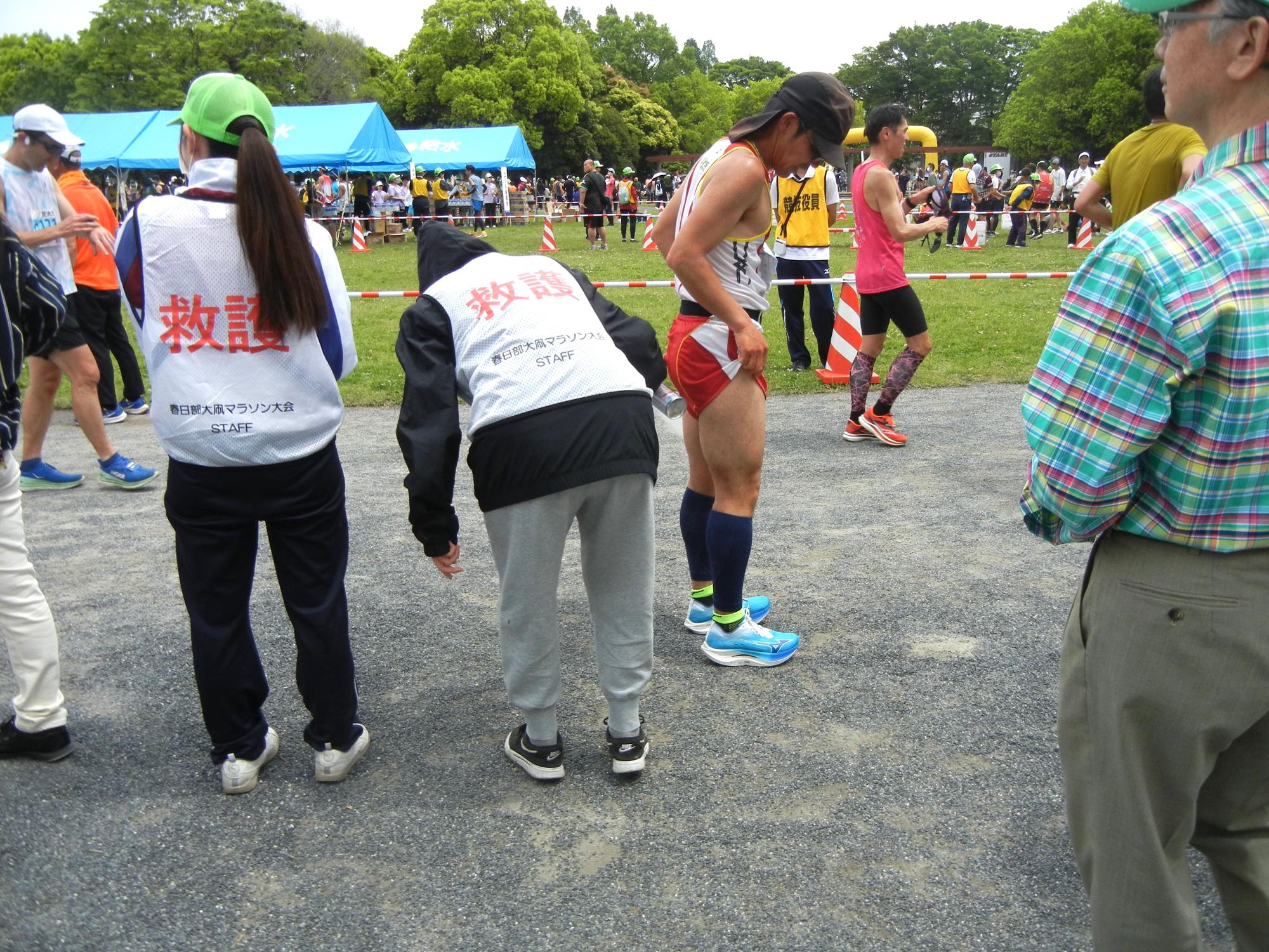 コールドスプレーでランナーの患部を冷却