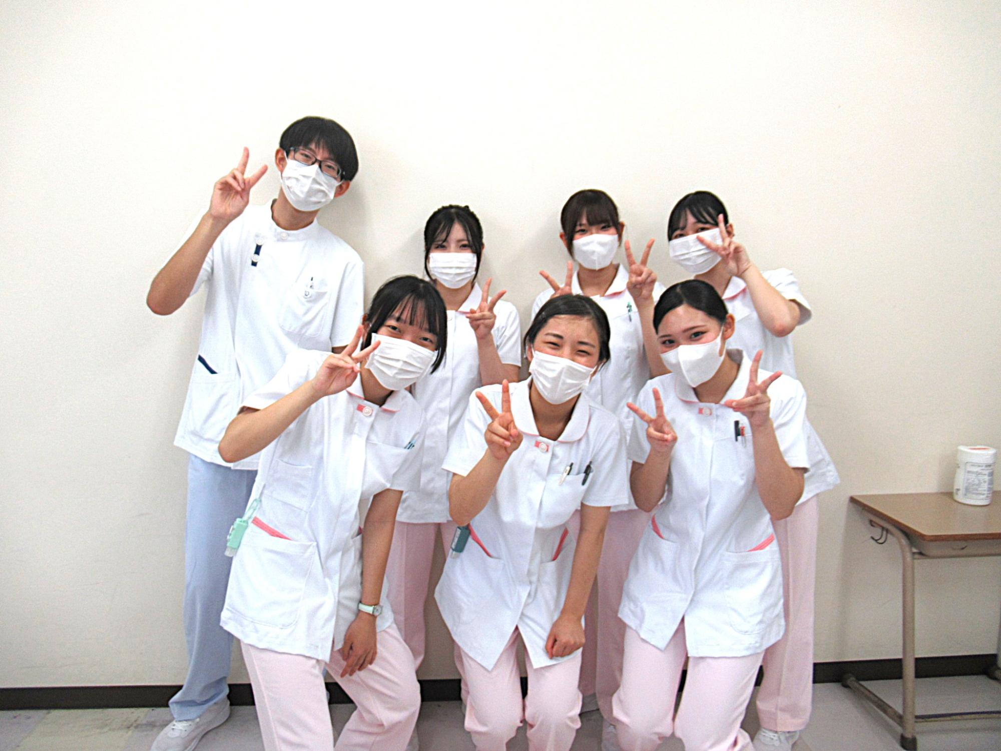 無事に体験型学校説明会が終わり記念撮影