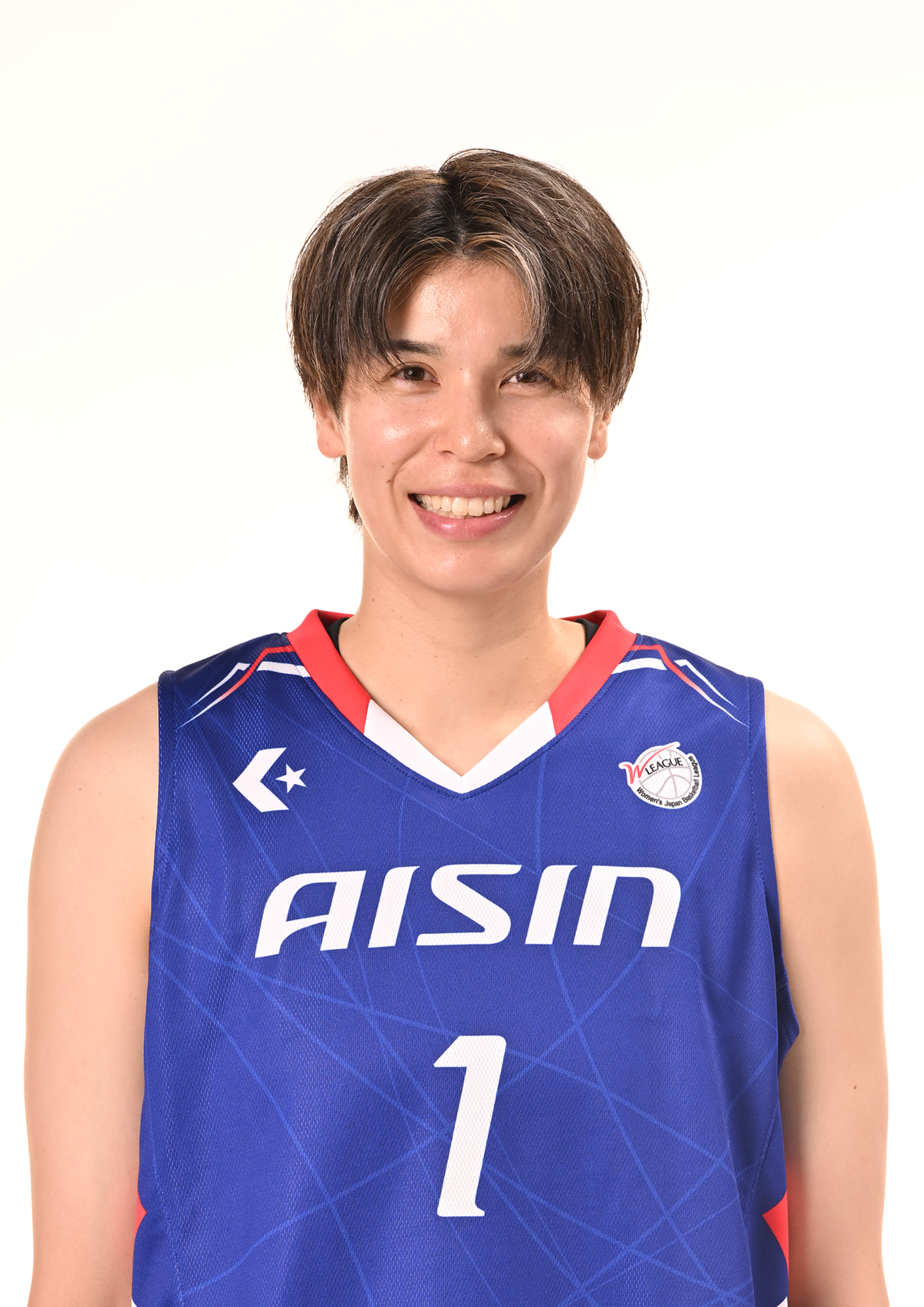 ユニフォームを着て正面を向く渡嘉敷大使