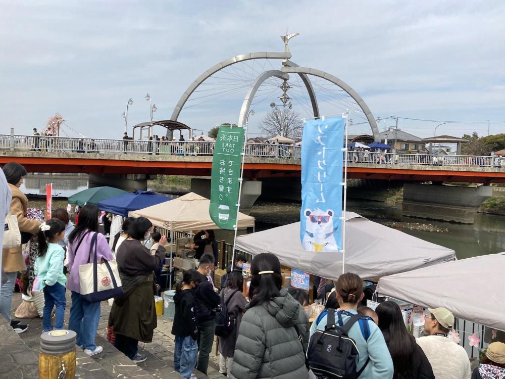 多くの人で賑わう会場の様子