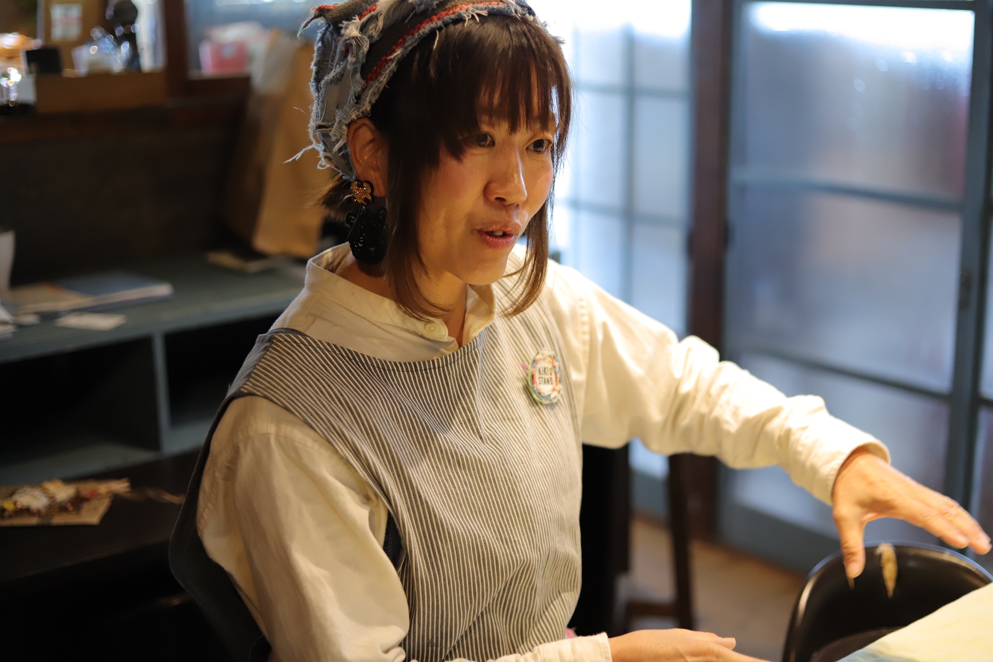 取材中のTAKAYOさん