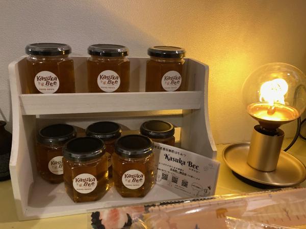 委託販売されたKasukaBeeさんのはちみつ