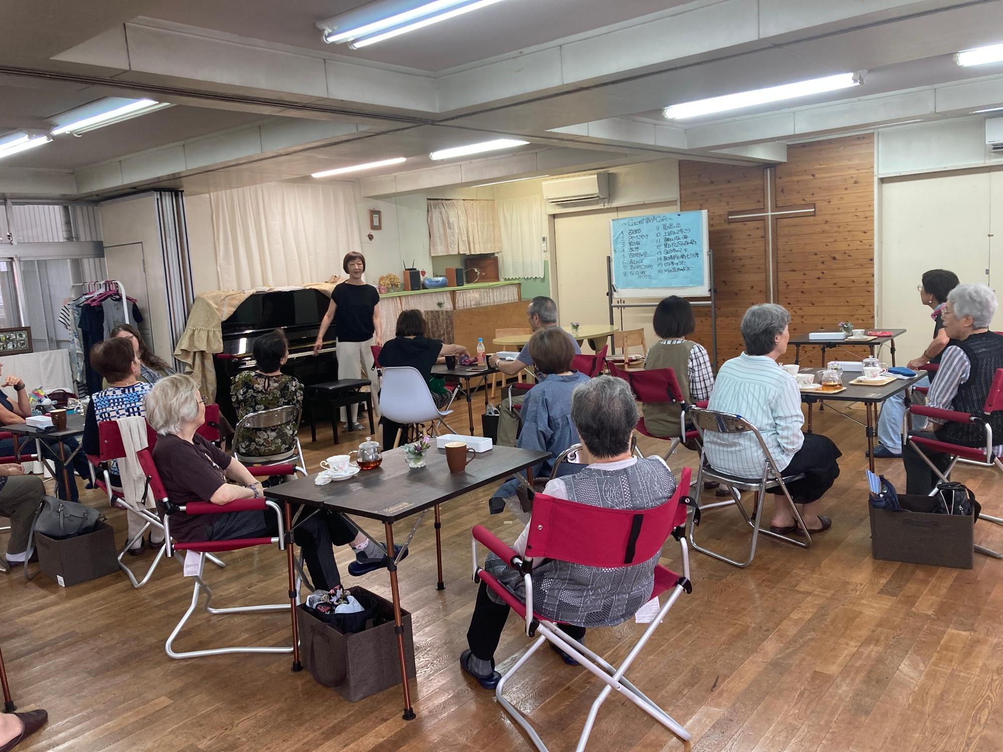 歌声カフェの様子（春日部市民の日協賛事業 春日部みんなの交流ひろば「Cocottiめぐみ」）