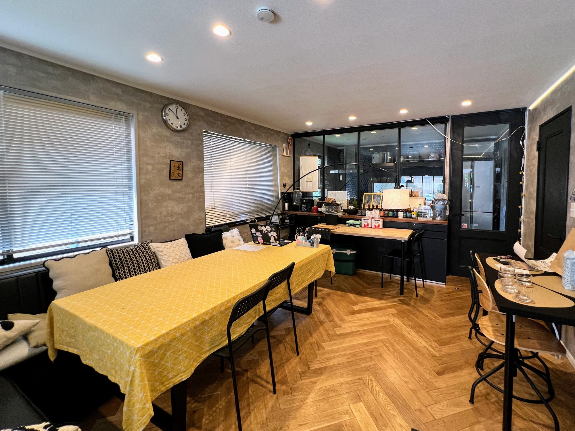 「レンタルキッチンSAITAMA」のリビングスペース