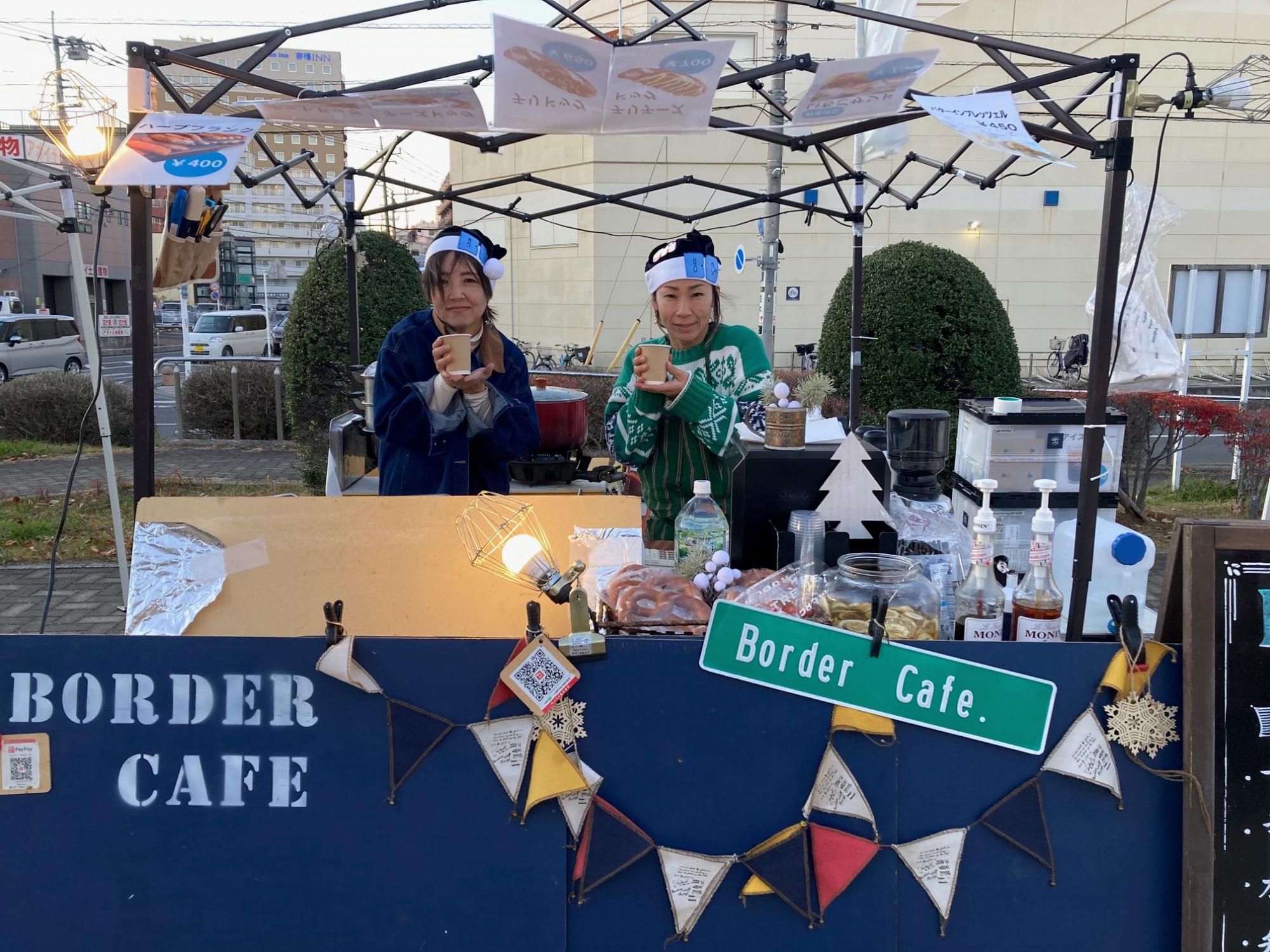 出店エリアで微笑むボーダーカフェのお二人