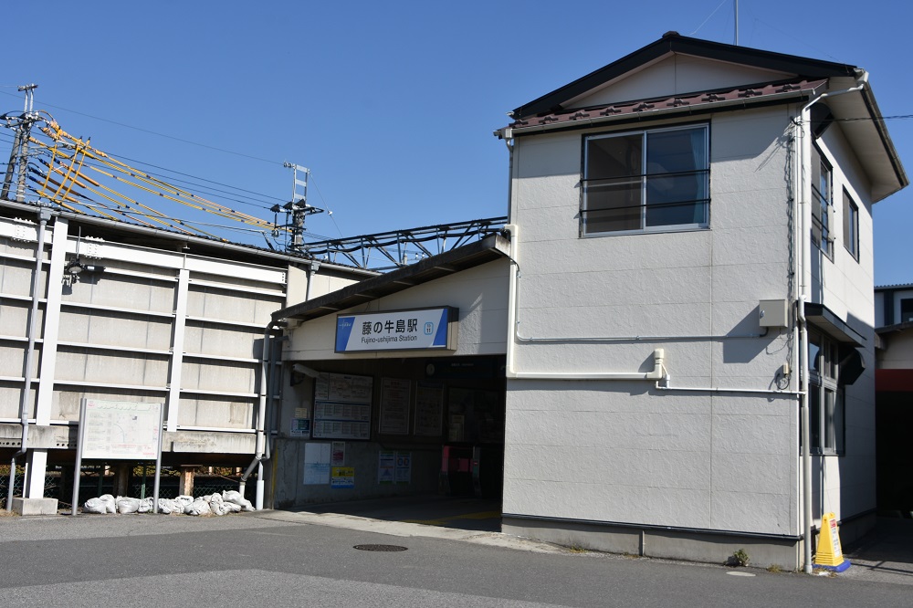 画像:藤の牛島駅前