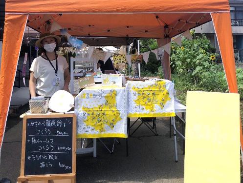 はるたびのブースでは、春日部ミニ風呂敷などを販売しています。
