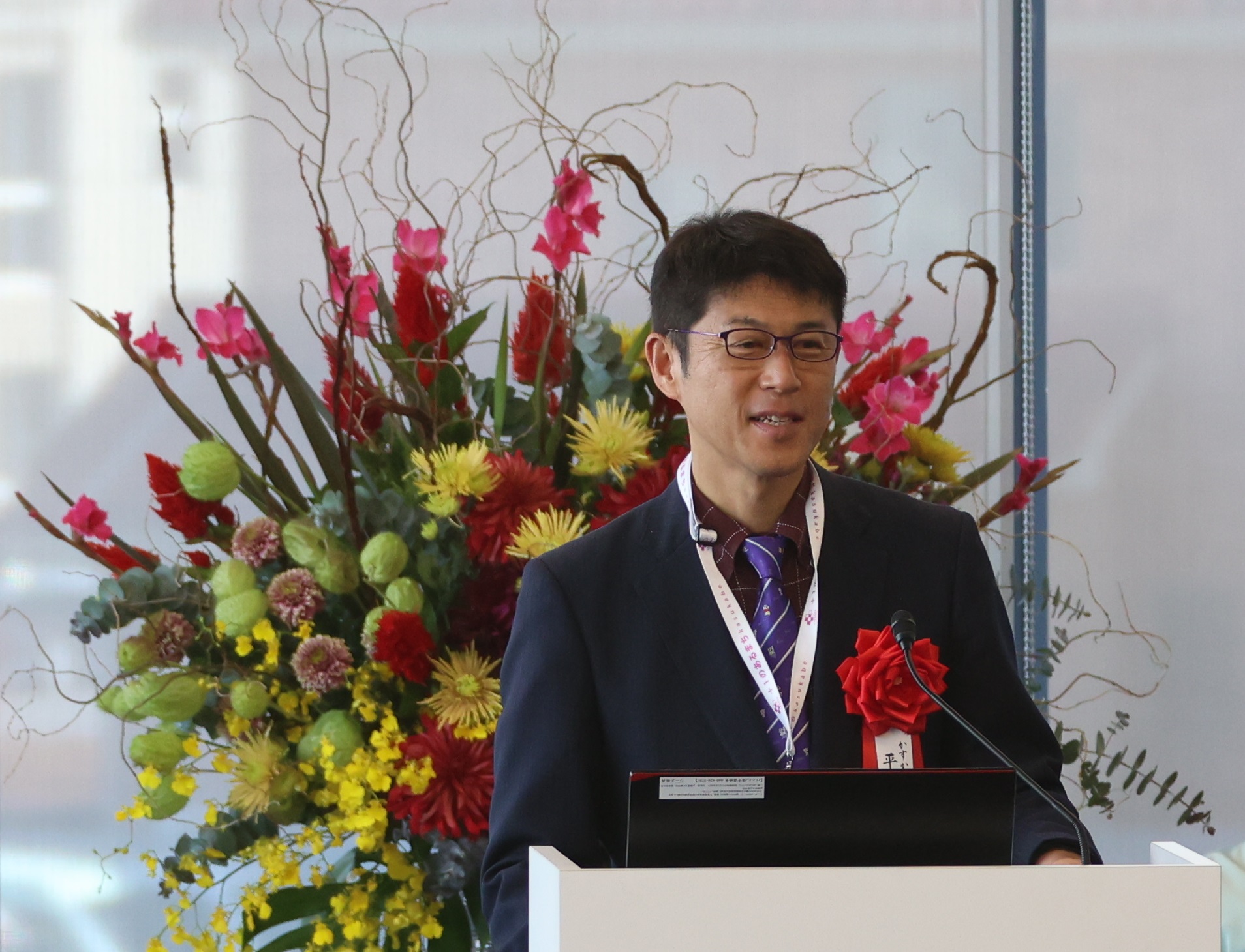 完成式典での平井信行さんのトークショーの様子