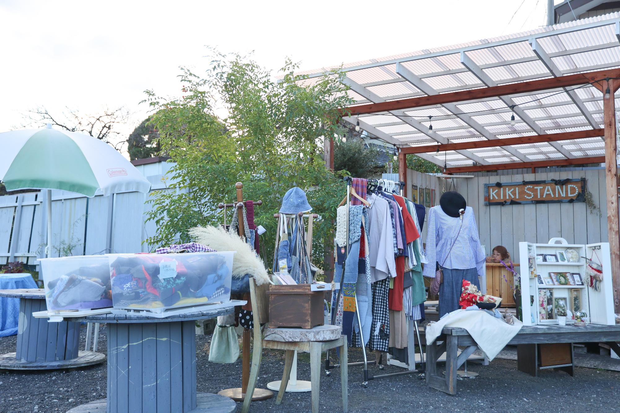 KIKISTANDの前で販売されているリサイクル商品