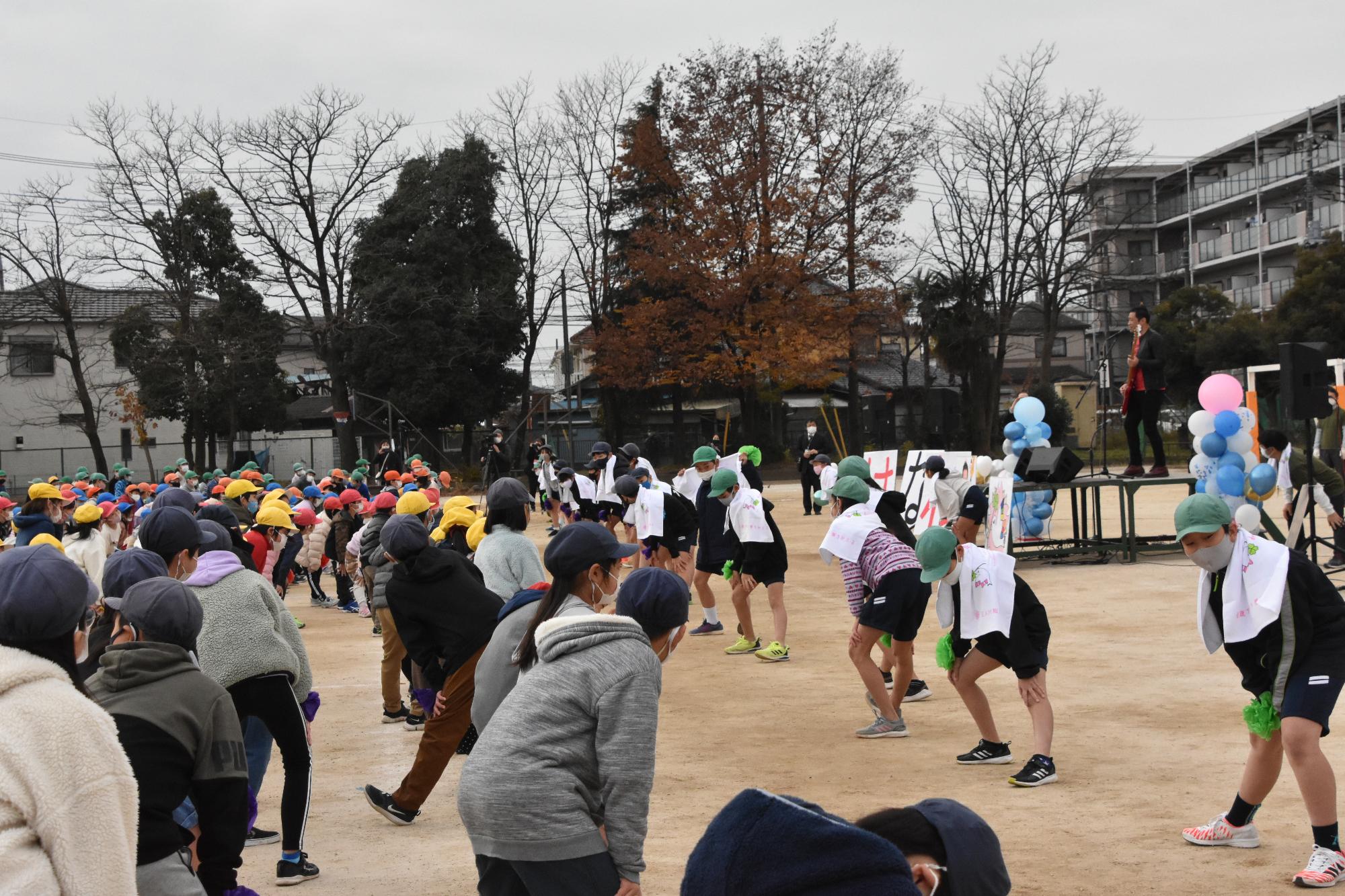 画像:一緒に楽しむ子どもたち
