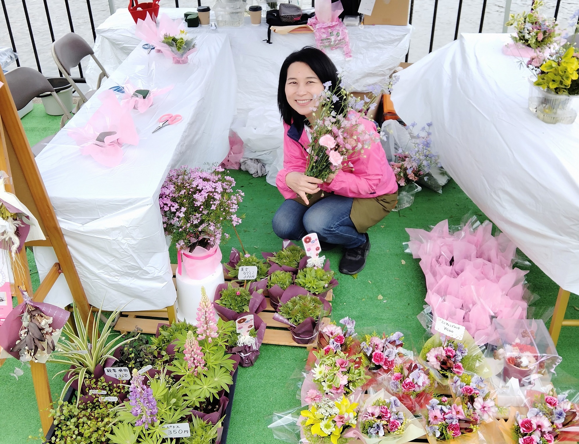 画像:ママフラワー教室の販売の様子