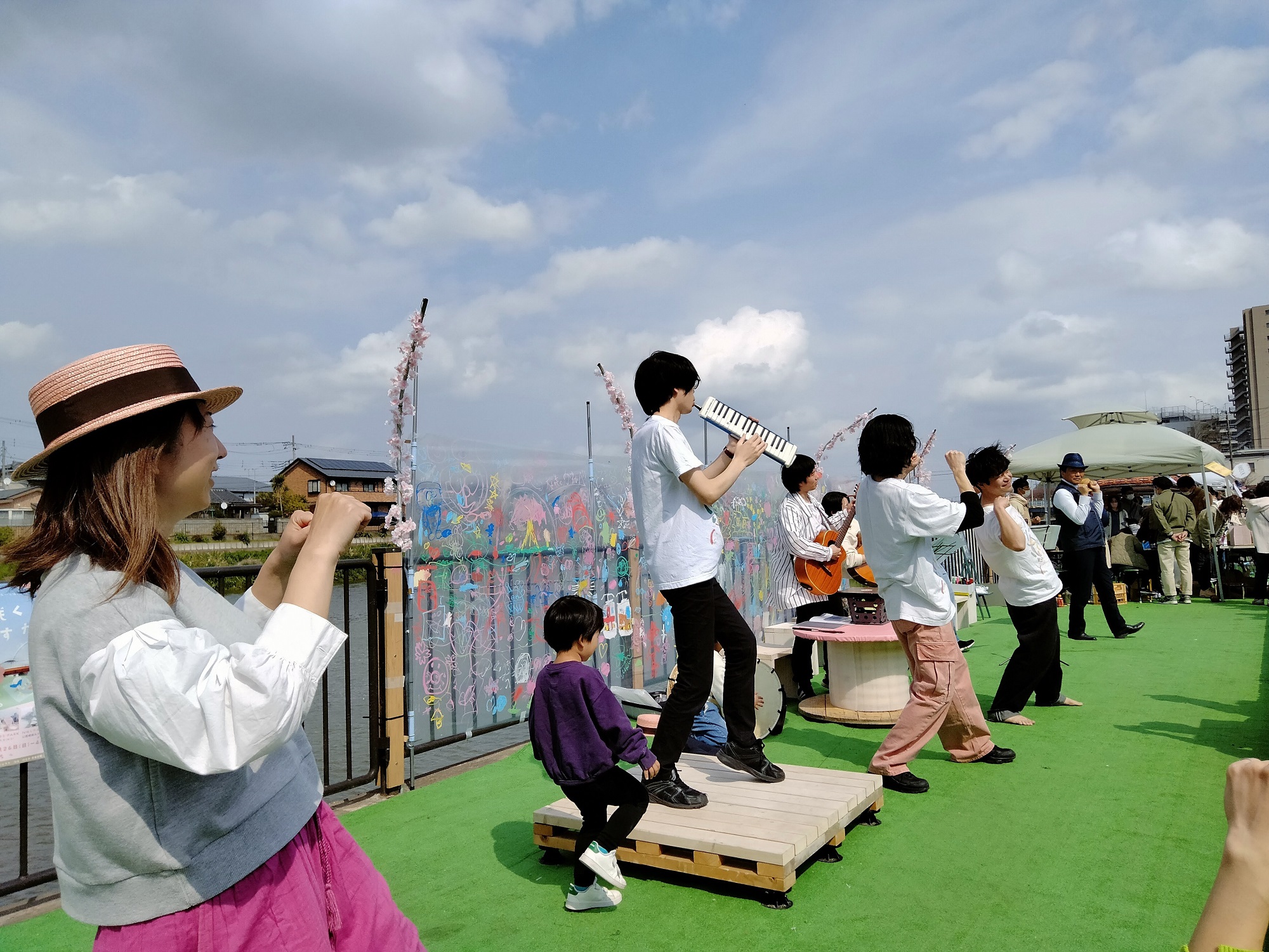 画像:グローカルダンスコレクティブのダンスの様子