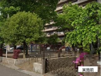 備後小学校通学路の児童の往来が多い公園が写った写真