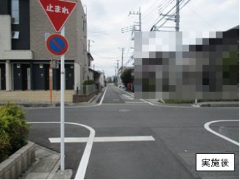 上沖小学校通学路の路面標示を再塗布した写真