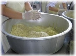 衣をつける様子