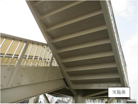 小渕小学校通学路の歩道橋の腐食部分を補修した写真