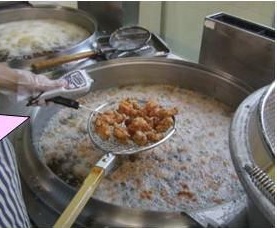 中心温度を測定する様子