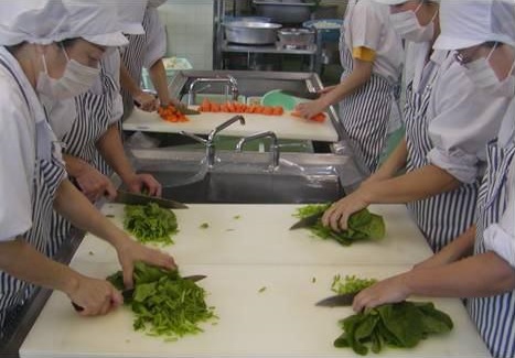 野菜を切る様子