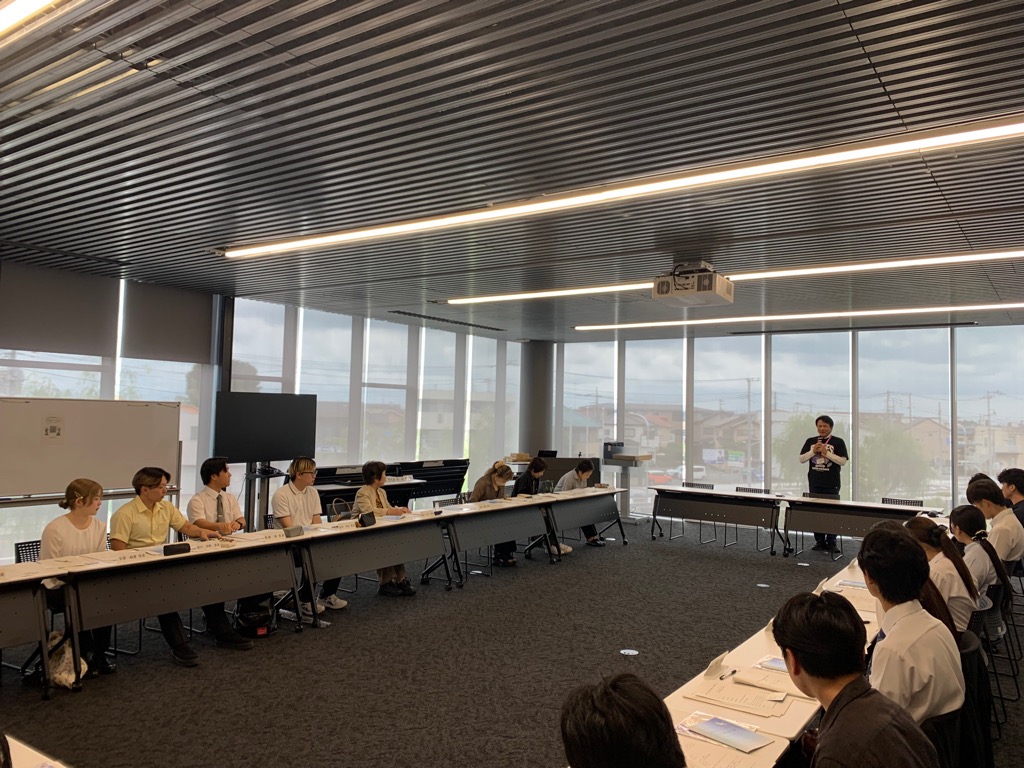 会議の様子（今回初の取り組みで、市長との意見交換会が開催されました）