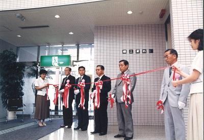 写真：開館時の式典の様子