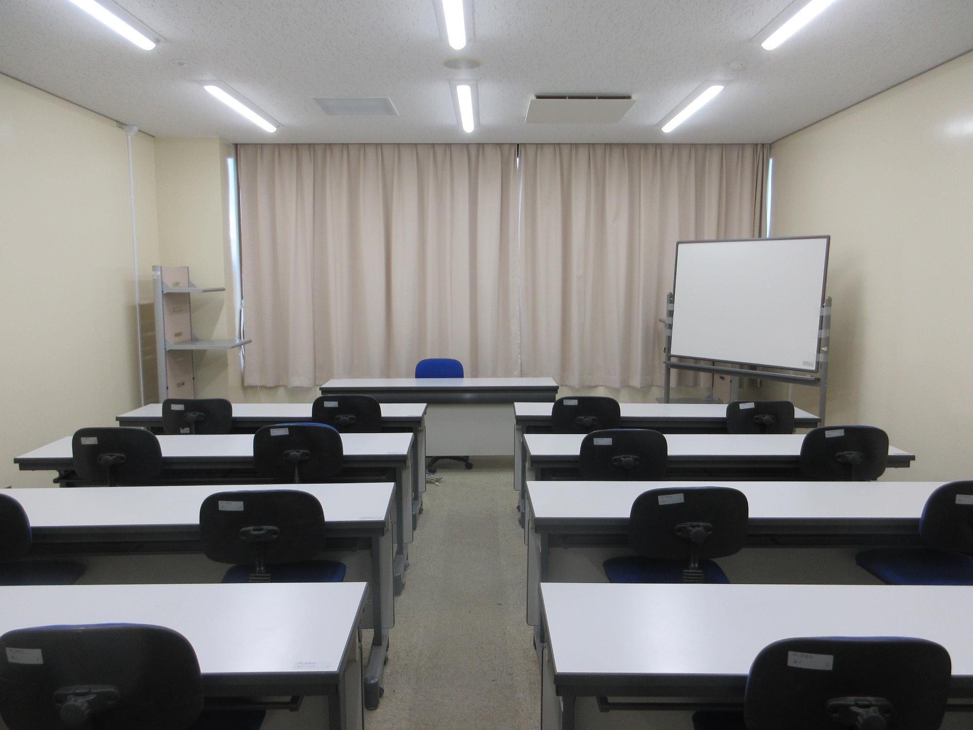 庄和市民センター正風館2階のパソコン研修室内部の写真