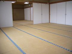 ふすまで仕切られている豊春第二公民館和室2（和室1とつなげた状態）の写真
