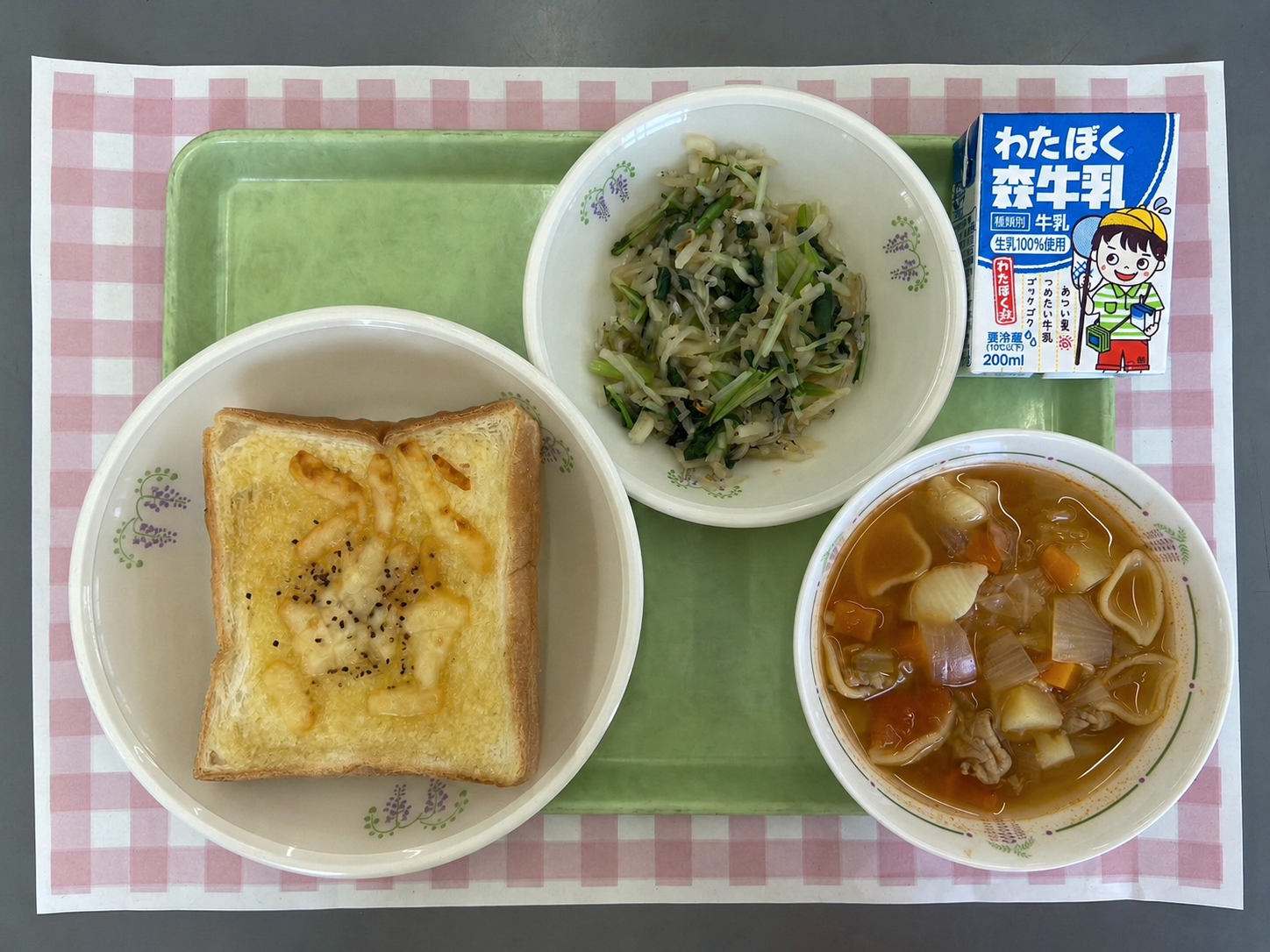 20260710地場産食材を活用した給食（たまねぎ）