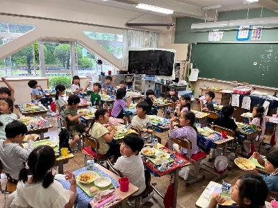 学校給食の様子