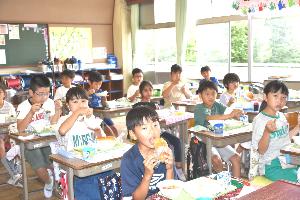 学校給食の様子