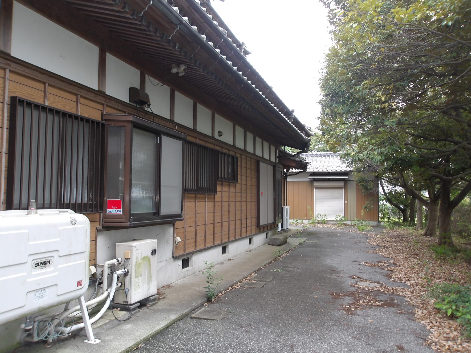 屋敷裏もスペースあり